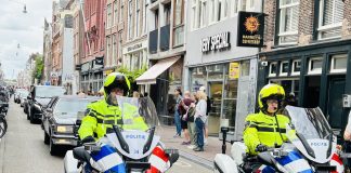 Rouwstoet Peter Faber door Haarlemmerbuurt: ‘Dag lieve man’