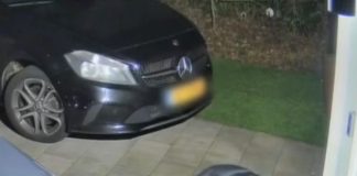 Politie deelt beelden van man die explosief achterliet bij woning in Nieuw-West