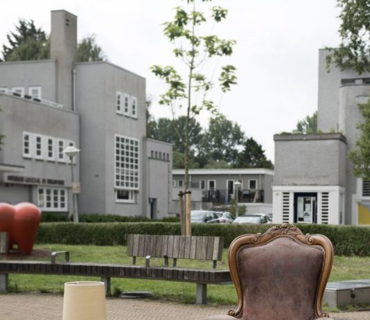 Muren van Glas: kunstproject maakt eenzaamheid in West bespreekbaar